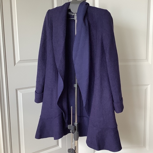 Novelti wrap coat w/tag. navy, small (style accommodates larger sizes) - Picture 3 of 9